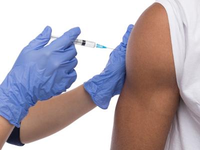 Cepljenje proti gripi je za ogrožene skupine brezplačno. (Fotografija je simbolična.)