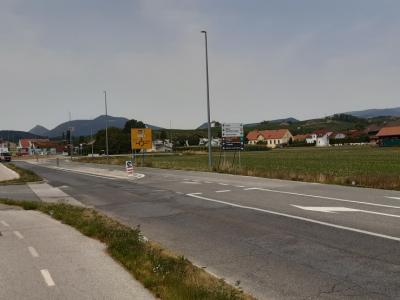 Krak za obvoznico do Oplotnice je v križišču, ki ga je konjiška občina zgradila pred dvema letoma, že nastavljen. (Foto: Radio Štajerski val)