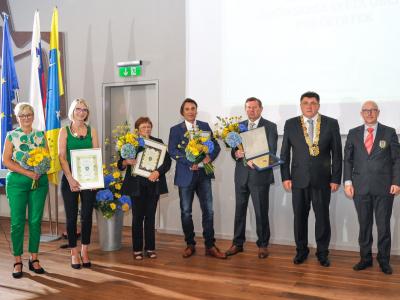 To so letošnji nagrajenci občine Podčetrtek z županom Petrom Misjo in podžupanom Markom Jurakom. (Foto: Foto Vito)