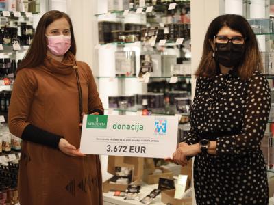 Donacijo Kozmetike Afrodita je predsednici Združenja Europa donna Tanji Španič  v imenu Kozmetike Afrodita predala Judita Železnik. 