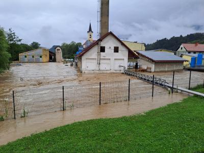 Sanacija po poplavah bo v enoti Cinkarne v Mozirju trajala vsaj mesec in pol. (Foto: Cinkarna Celje)