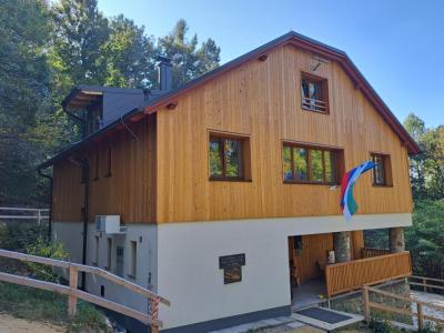 Dom na Resevni je obnovljen, še vedno pa čaka ureditev namestitvenih kapacitet. (Foto: arhiv Štajerskega vala)