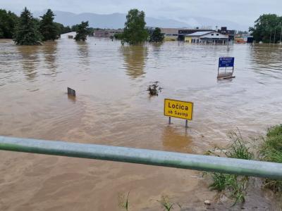 Hude težave zaradi poplavljanja Savinje imajo tudi v Žalcu. (Foto: PGD Šempeter v Savinjski dolini)