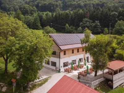 Planinski dom na Boču, kjer je v poletnih mesecih nekaj stopinj hladneje kot v dolini. (Foto: FB Planinski dom na Boču)
