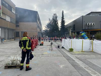Šentjurski gasilci so otrokom ob začetku Evropskega tedna mobilnosti pripravili poligon in jim predstavili svoje delo. (Foto: Štajerski val)