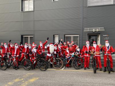 Letos se je na našem radiu ustavilo okoli 40 Božičkov kolesarjev iz združenja kolesarjev Šentjur Power.