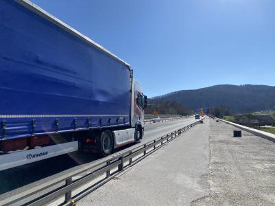 Zaradi obnove na odseku avtoceste med Slovenskimi Konjicami in Dramljami vsak dan nastajajo daljši zastoji. (Foto: Štajerski val)