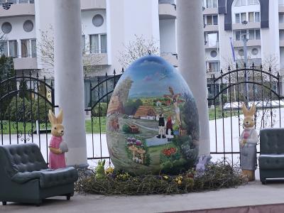 Pisanko velikanko, ki stoji v Paviljonu Tempel, so poslikali štirje hrvaški slikarji. (Foto: Štajerski val)
