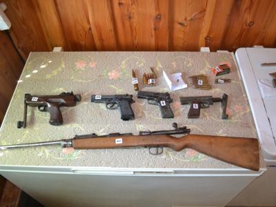 Laščan je imel doma več pištol in pušk, skupaj z naboji. (Foto: PU Celje)