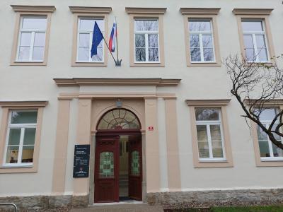 Med drugim je tridnevna stavka na Upravni enoti Slovenska Bistrica. Vrata bodo odprta le za nujne upravne storitve