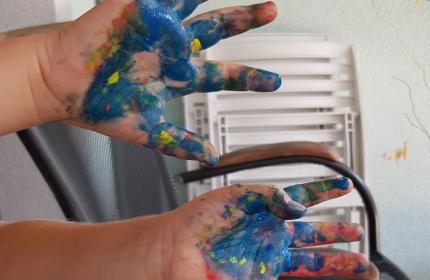 Slikanje s prstnimi barvami