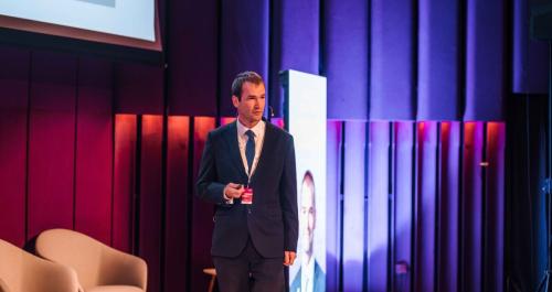 Elementum na marketinški konferenci