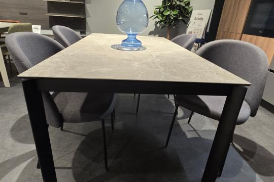 Stol EMINENCE EVO + stolice TUKA MID HOLE -30%