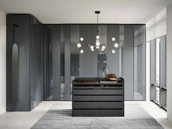 Garderobna omara PLISSÉ s krilnimi ali drsnimi vrati