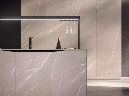 Kuhinja ELEMENTI siva moderna kuhinja v imitaciji marmorja 