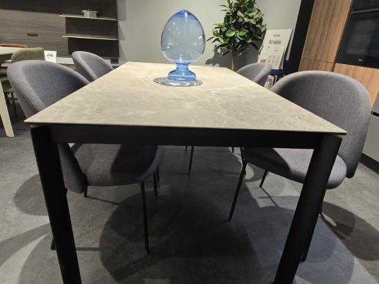 Stol EMINENCE EVO + stolice TUKA MID HOLE -30%