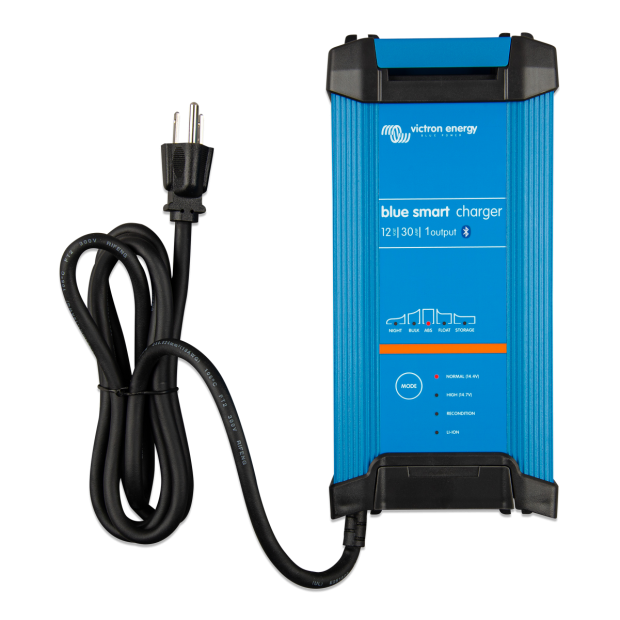 Victron Energy Polnilec Blue Smart IP22 12/30 (1)