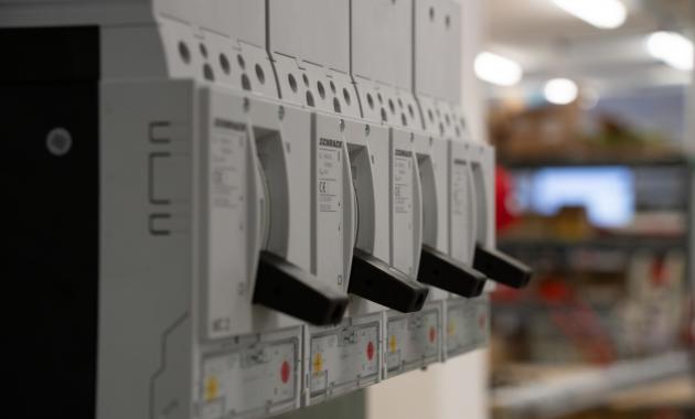 Assembly of low-voltage switchboards
