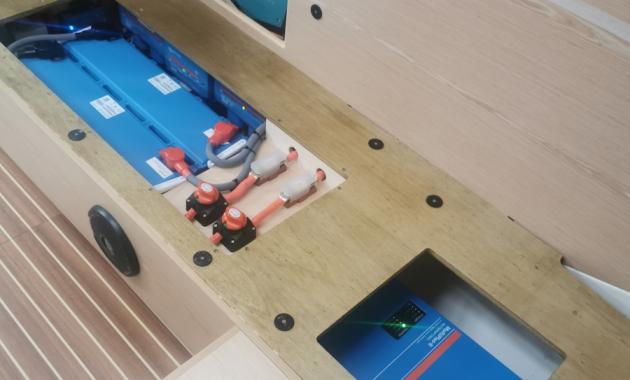 Prilagojena nadgradnja električnega sistema za jadrnico