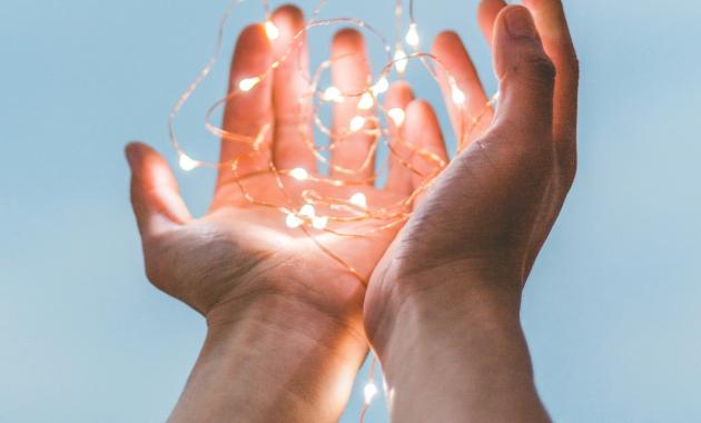 Podpora družini, ki je v požaru izgubila svoj dom