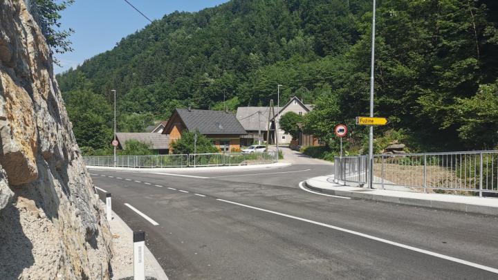 V okviru sanacije državne ceste Trebija–Sovodenj je bil zgrajen tudi nov most na Fužinah. Foto: Lidija Razložnik.