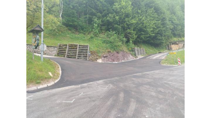 Asfaltiran uvoz Kladje pri kmetiji Lojz na Fužinah. Foto: arhiv občine