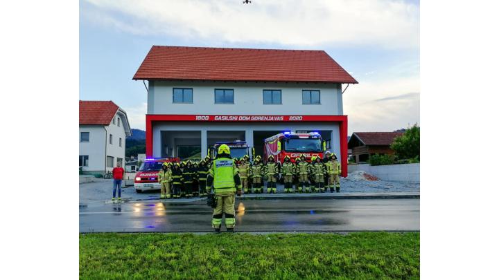 Župan Milan Čadež se je udeležil gasilske vaje v počastitev jubileja. (Foto: Gasilska enota Gorenja vas).