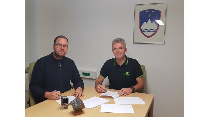 Župana občin Gorenja vas – Poljane in Cerkno sta v petek z Direkcijo RS za ceste sopodpisala projektno nalogo za projektiranje ceste Hotavlje-Kopačnica-Podpleče-Planina.