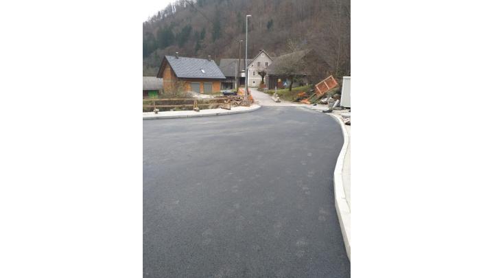 Obrabni sloj asfalta na novem mostu Fužine. Foto: arhiv občine
