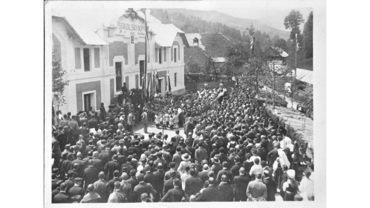 Slovesnost ob odprtju Sokolskega doma na binkoštno nedeljo, 20. maja 1923 FOTO: TOMAŽ LUNDER, ARHIV OBČINE
