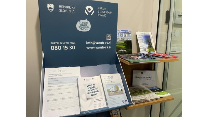 Stojalo varuha človekovih pravic Foto: Gorazd Kavčič