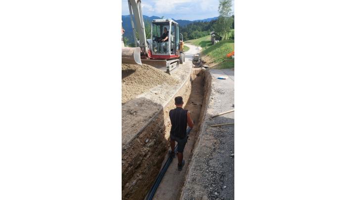 Vkop vodovoda na Dolenjem Brdu. Foto: arhiv občine