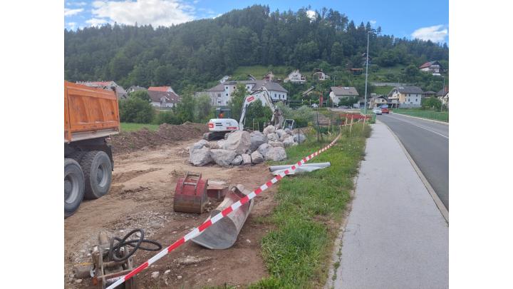 Začetek gradnje novega mostu v Gorenji vasi. Foto: Boštjan Kočar
