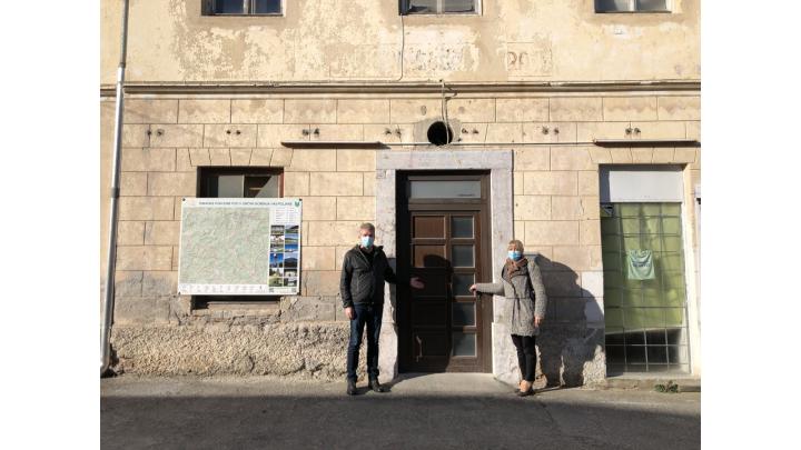 Direktorica CSS Škofja Loka Silva Košnjek in župan Milan Čadež.