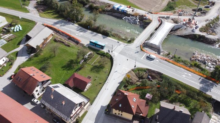 Izgradnjo krožnega križišča v Poljanah. Foto Domen Likozar