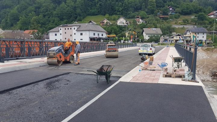 Most v Gorenji vasi v zaključni fazi izvedbe. Foto: