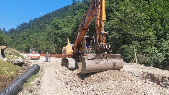 Obnova ceste v dolini Kopačnice bo končana prihodnje leto. FOTO: BERNARD STREL