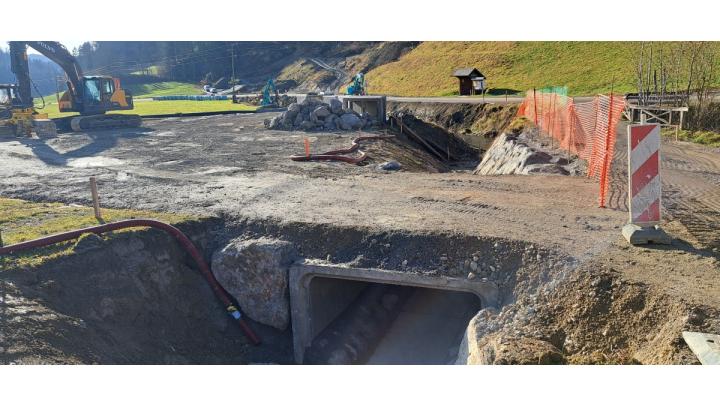 Lani jeseni se je v okviru sanacije po poplavah začela sanacija javnih poti na območju Podobena.