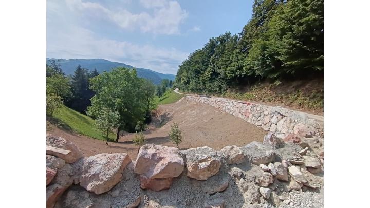 Končuje se obnova lokalne ceste Poljane–Smoldno–Gabrška Gora. FOTO: IGOR KRŽIŠNIK
