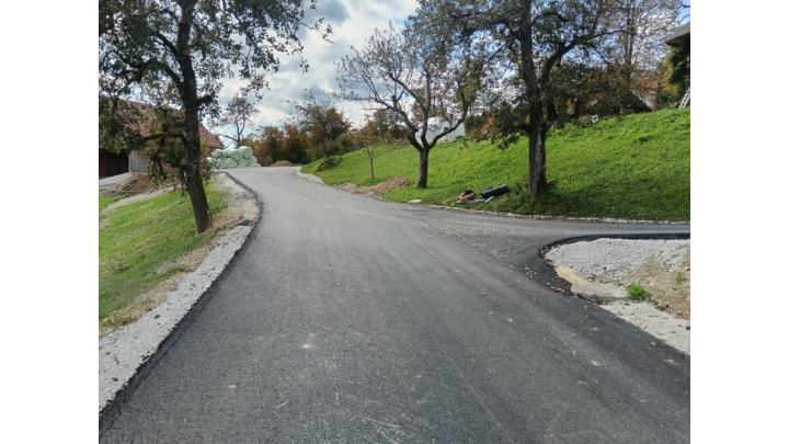 Končana sanacijska dela na plazovih vzdolž ceste Poljane–Smoldno–Gabrška Gora in rekonstrukcija pripadajoče lokalne ceste.