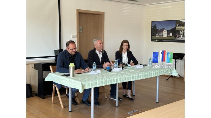 Matej Voršič, direktor Urada za zmanjševanje posledic naravnih nesreč pri Ministrstvu za okolje in prostor, Milan Čadež, župan, Elizabeta Rakovec, direktorica občinske uprave