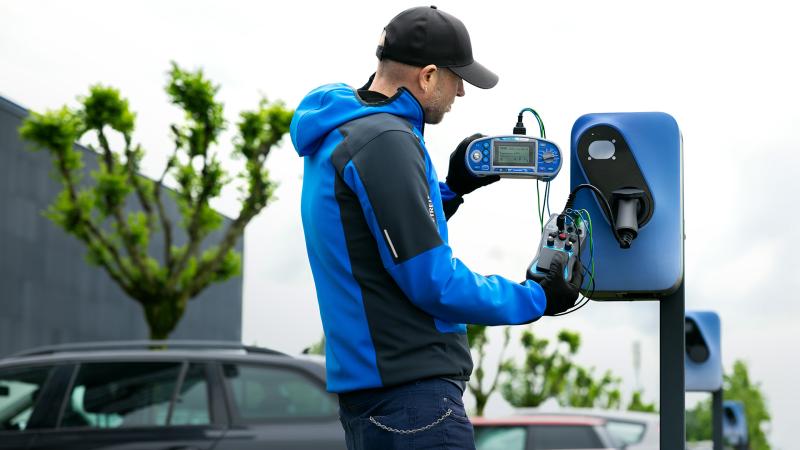 A 1532 XA EVSE adapter