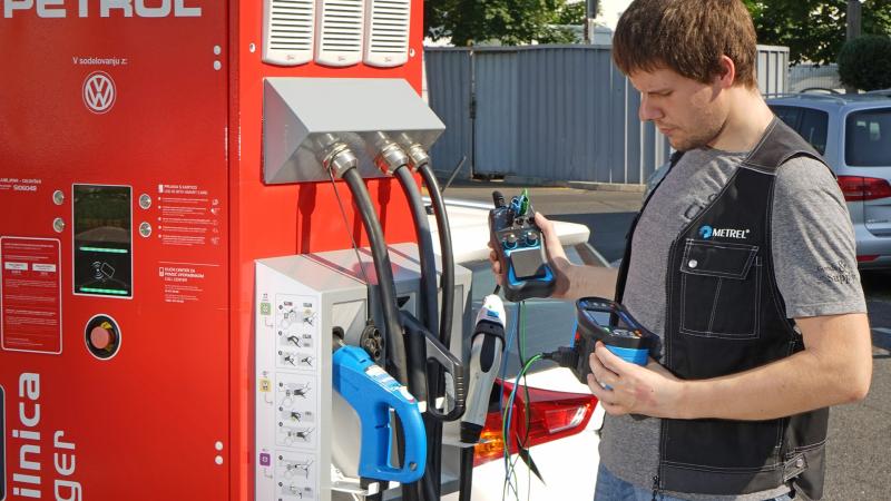 A 1532 XA EVSE adapter