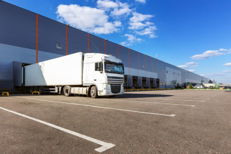 Dvoriščna logistika: ko dvorišče ni več prostor čakanja, ampak voden logistični tok
