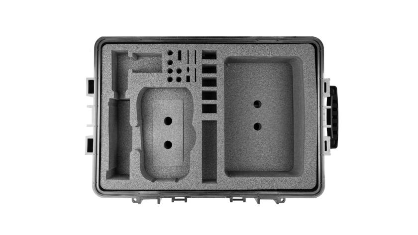 A 1577 Maletin impermeable profesional protector con asa telescopica y ruedas de giro suave.