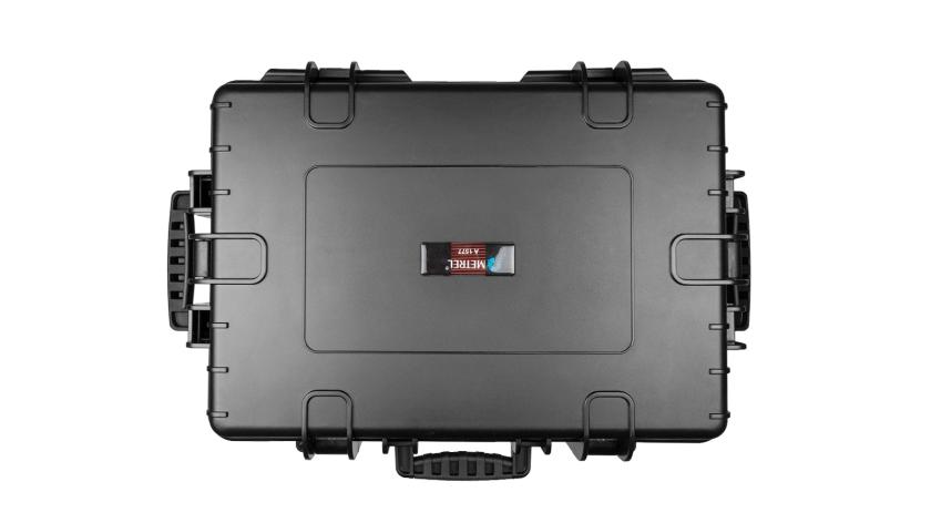 A 1577 Maletin impermeable profesional protector con asa telescopica y ruedas de giro suave.
