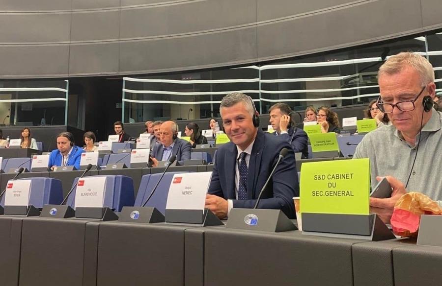 Evropski poslanec Nemec na prvem plenarnem zasedanju EP v Strasbourgu