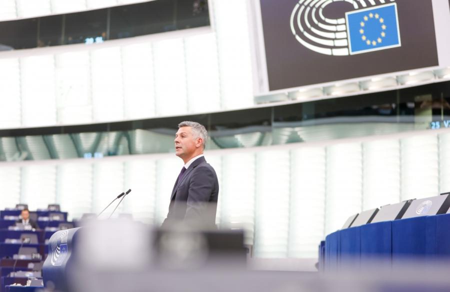 Nemec v razpravi poudaril nujnost sklenitve migracijskega dogovora