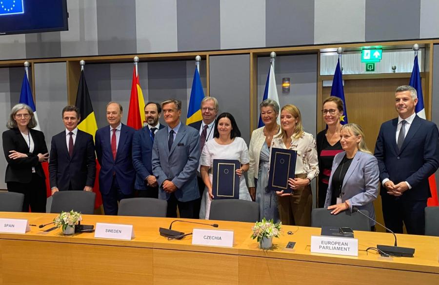 EU pogajalci podpisali načrt za sprejem azilne reforme do evropskih volitev 2024!