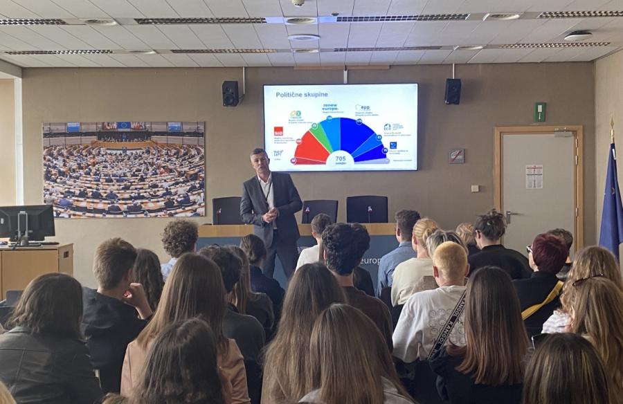 Evropski poslanec v EP v Bruslju pozdravil dijake Gimnazije Nova Gorica